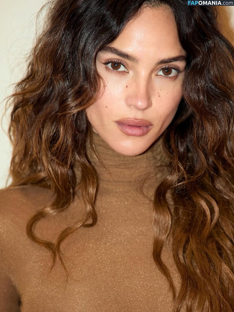 Adria Arjona / adriaarjona Nago OnlyFans  Przeciekłe zdjęcie #2