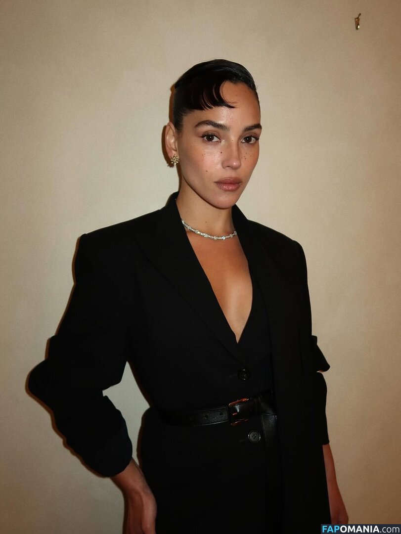 Adria Arjona / adriaarjona Nago OnlyFans  Przeciekłe zdjęcie #4