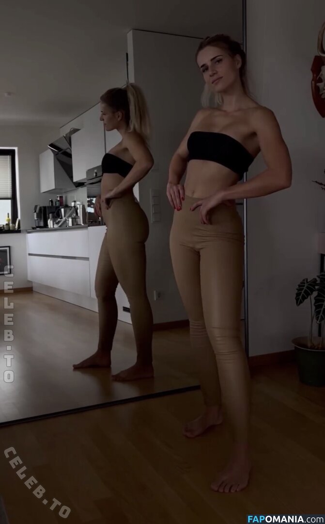 Adrienne Koleszar / adrienne_koleszar Nago OnlyFans  Przeciekłe zdjęcie #2