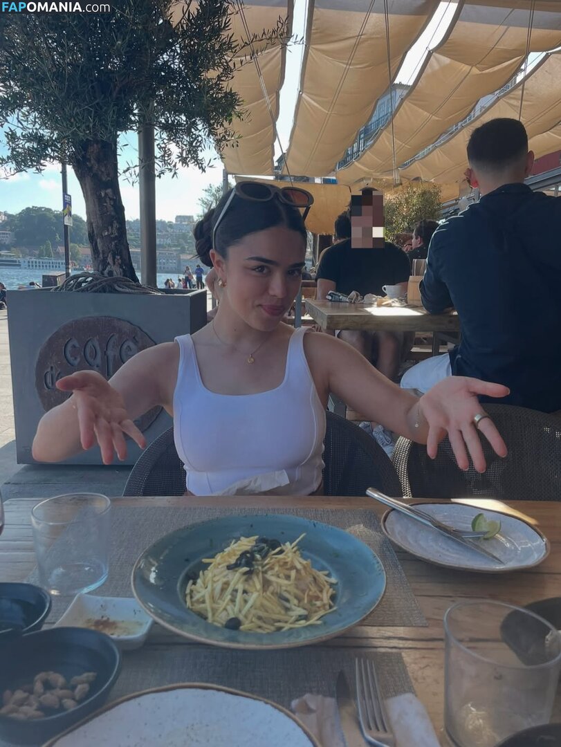 Alexandra Chaves / alexandrachaves Nago OnlyFans  Przeciekłe zdjęcie #1