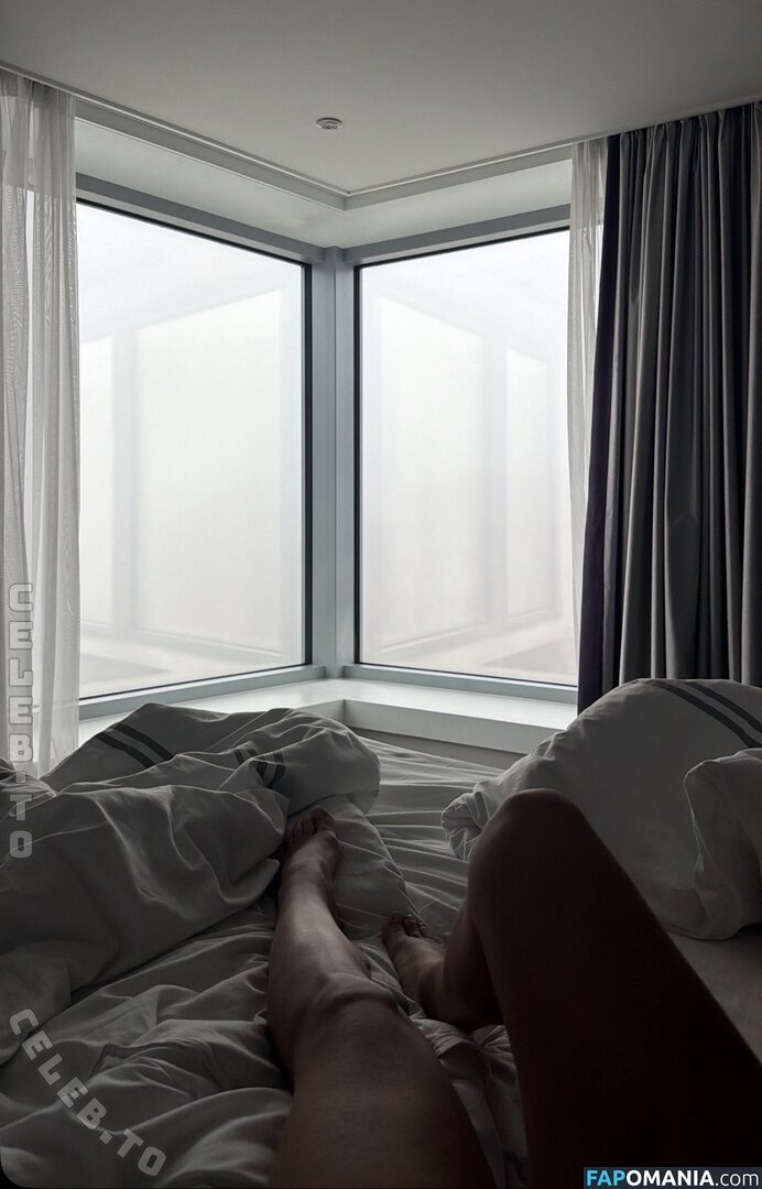 Almira Azemi / almira.azz / almirra.az Nago OnlyFans  Przeciekłe zdjęcie #10