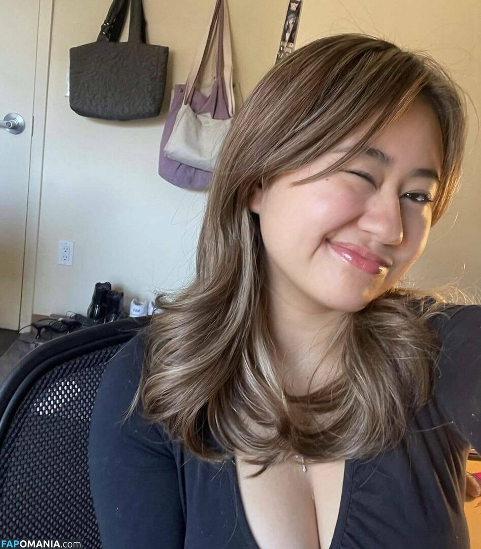 Angie Nguyen Nago OnlyFans  Przeciekłe zdjęcie #3
