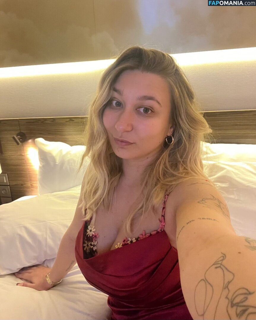 Apoline Perret / apolineprrt / shaniaperrett Nago OnlyFans  Przeciekłe zdjęcie #3