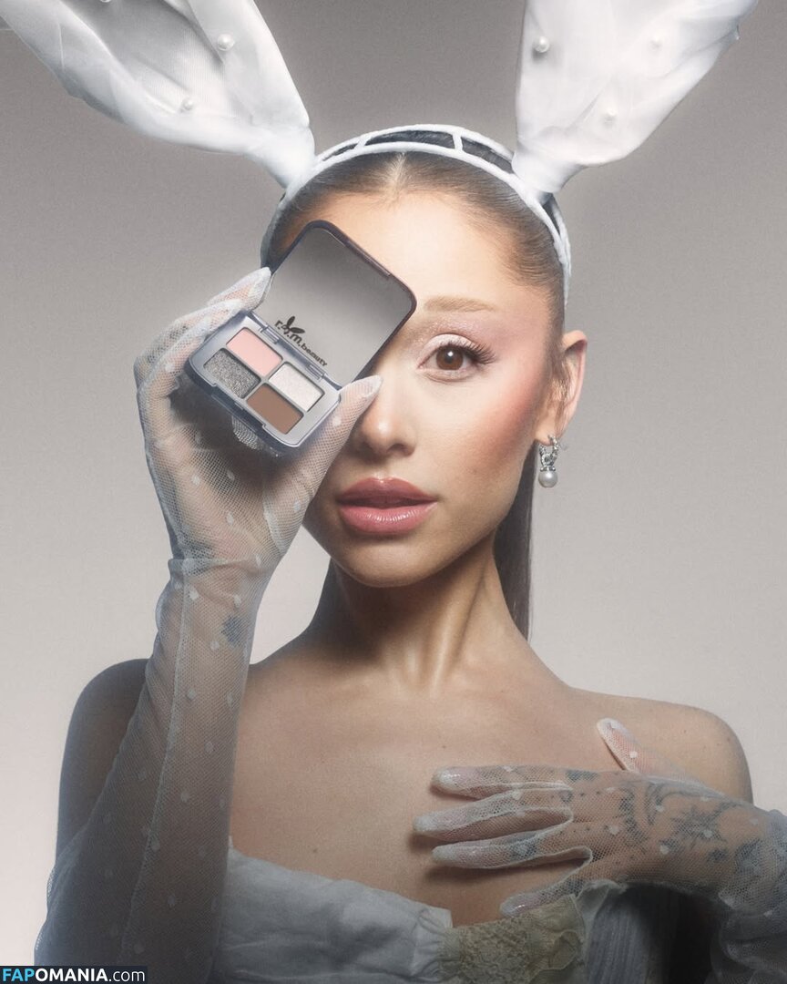 Ariana Grande / arianagrande Nago OnlyFans  Przeciekłe zdjęcie #6