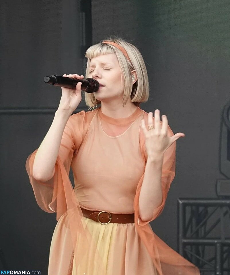 Aurora Aksnes / auroramusic / singer Nago OnlyFans  Przeciekłe zdjęcie #1