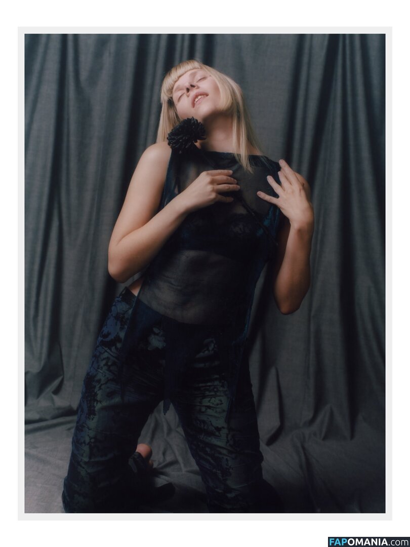 Aurora Aksnes / auroramusic / singer Nago OnlyFans  Przeciekłe zdjęcie #260