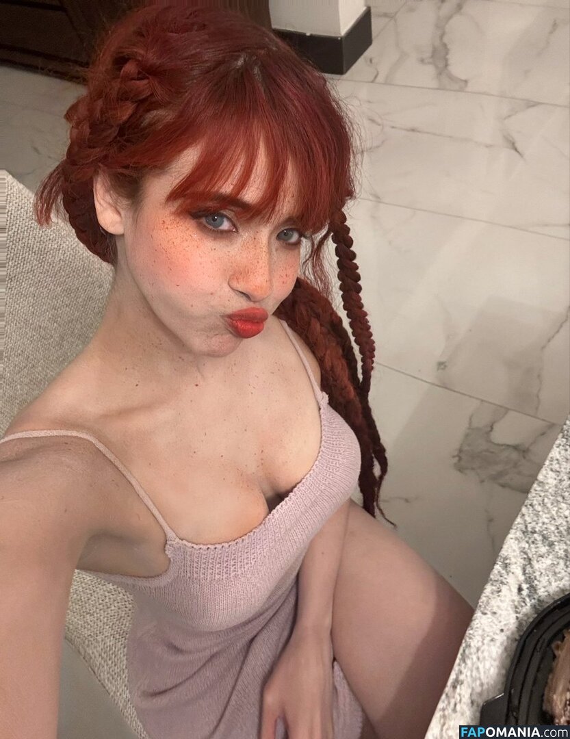 Bella Dueñas Nago OnlyFans  Przeciekłe zdjęcie #2