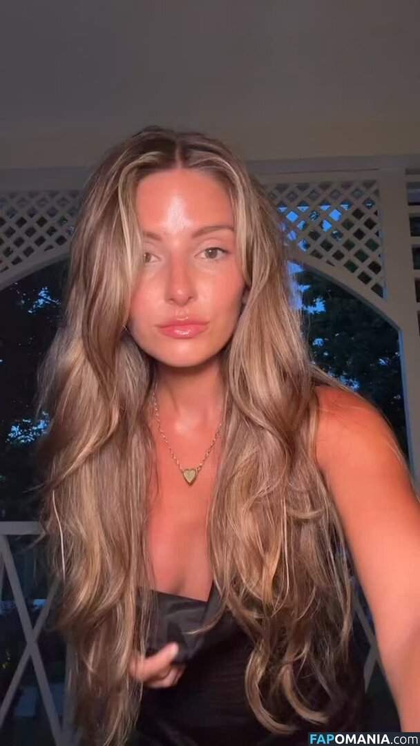 Carla Bezanson / carlabezanson Nago OnlyFans  Przeciekłe zdjęcie #3