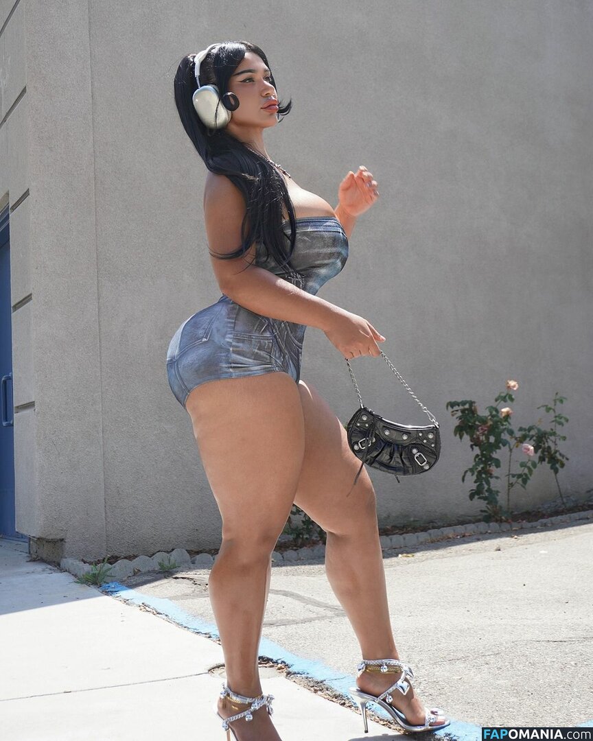 Carmela Habibi / carmelahabibi / carmellaxo / littlemisslibrarian Nago OnlyFans  Przeciekłe zdjęcie #46