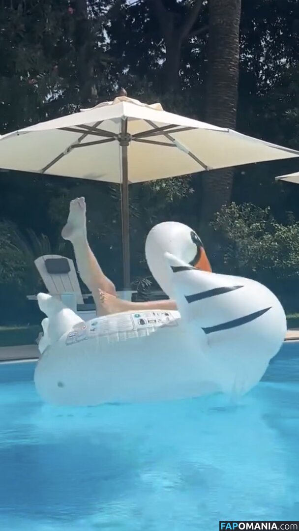 CarolinaBourbon Nago OnlyFans  Przeciekłe zdjęcie #1