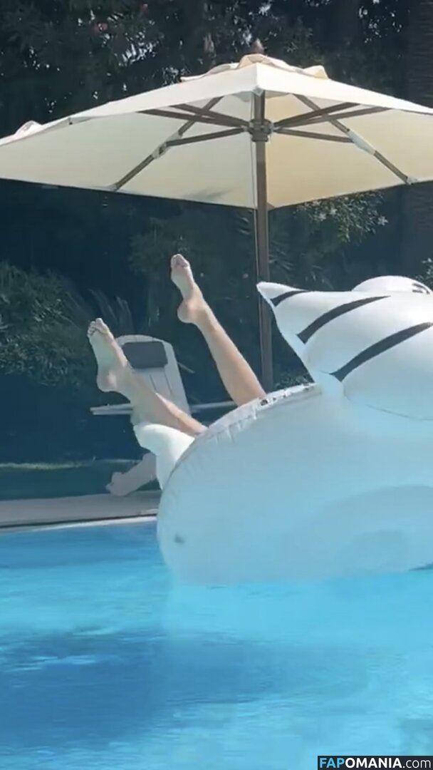 CarolinaBourbon Nago OnlyFans  Przeciekłe zdjęcie #2