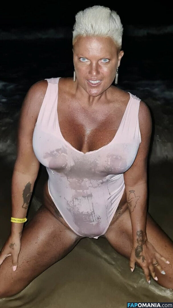 Caroline Öberg / carrooberg Nago OnlyFans  Przeciekłe zdjęcie #2