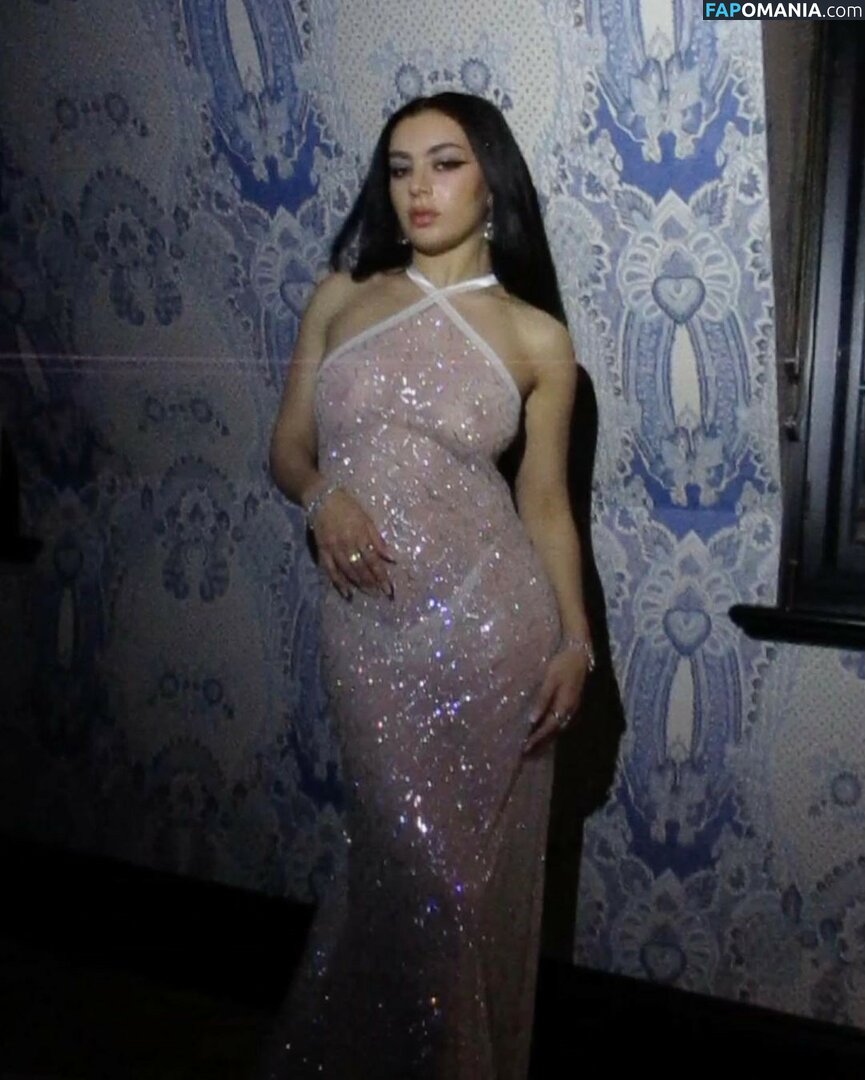 Charli XCX / charli_xcx / charlignarly / charlixcx / https: Nago OnlyFans  Przeciekłe zdjęcie #129