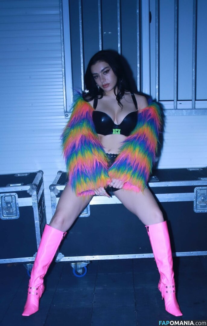Charli XCX / charli_xcx / charlignarly / charlixcx / https: Nago OnlyFans  Przeciekłe zdjęcie #322