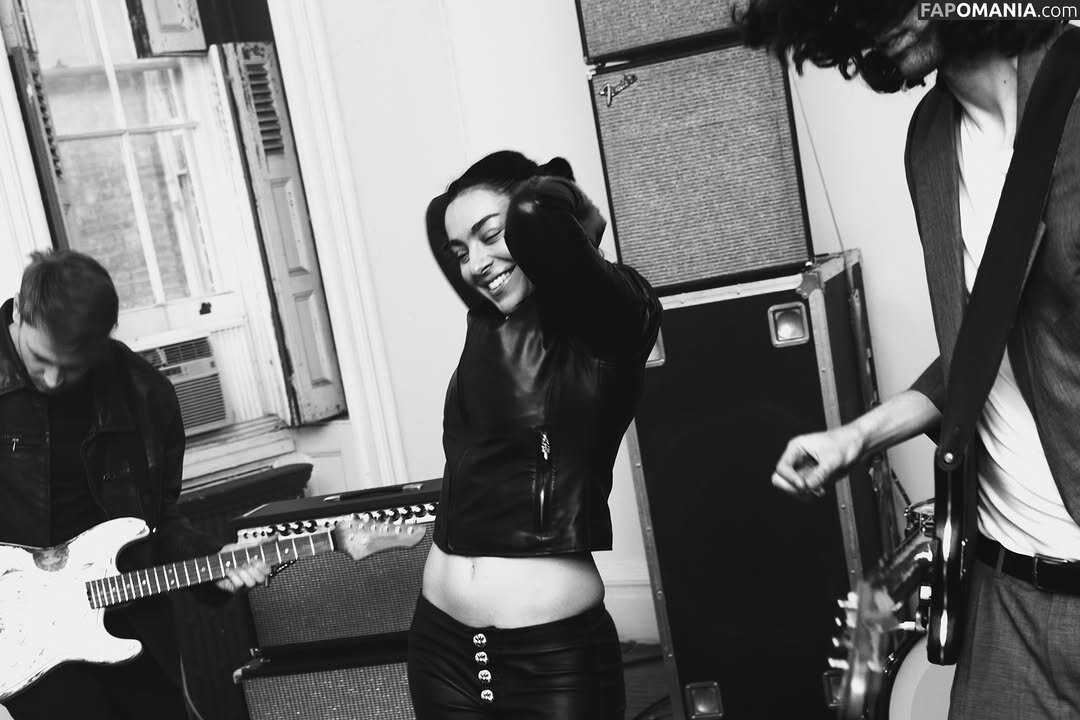 Charli XCX / charli_xcx / charlignarly / charlixcx / https: Nago OnlyFans  Przeciekłe zdjęcie #1262