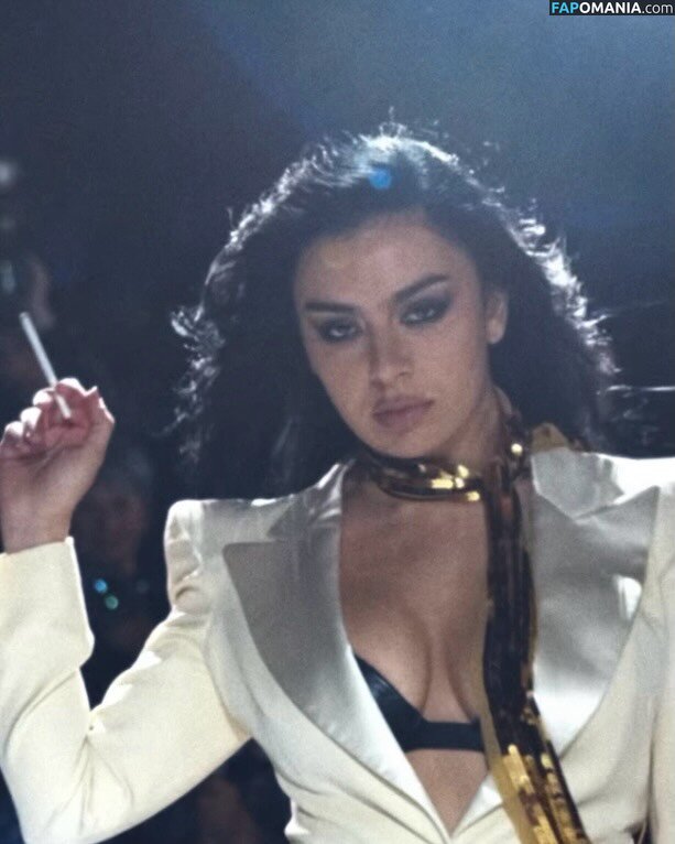 Charli XCX / charli_xcx / charlignarly / charlixcx / https: Nago OnlyFans  Przeciekłe zdjęcie #1268