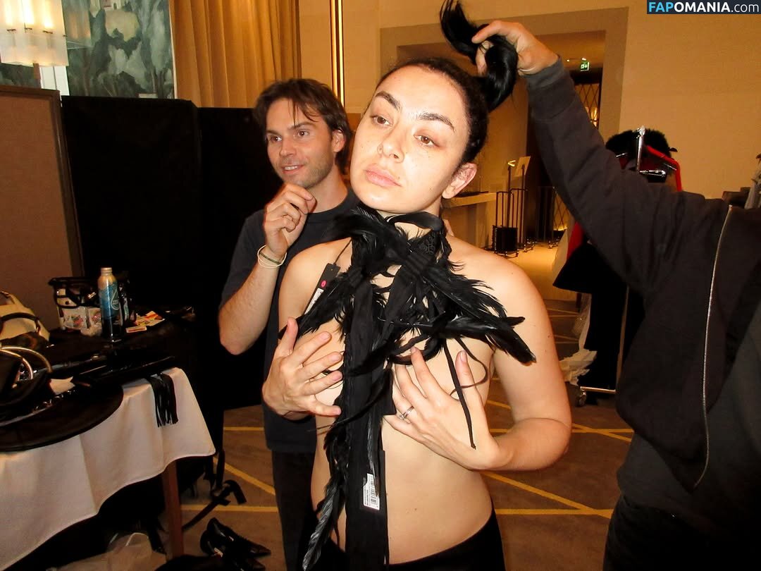 Charli XCX / charli_xcx / charlignarly / charlixcx / https: Nago OnlyFans  Przeciekłe zdjęcie #1269