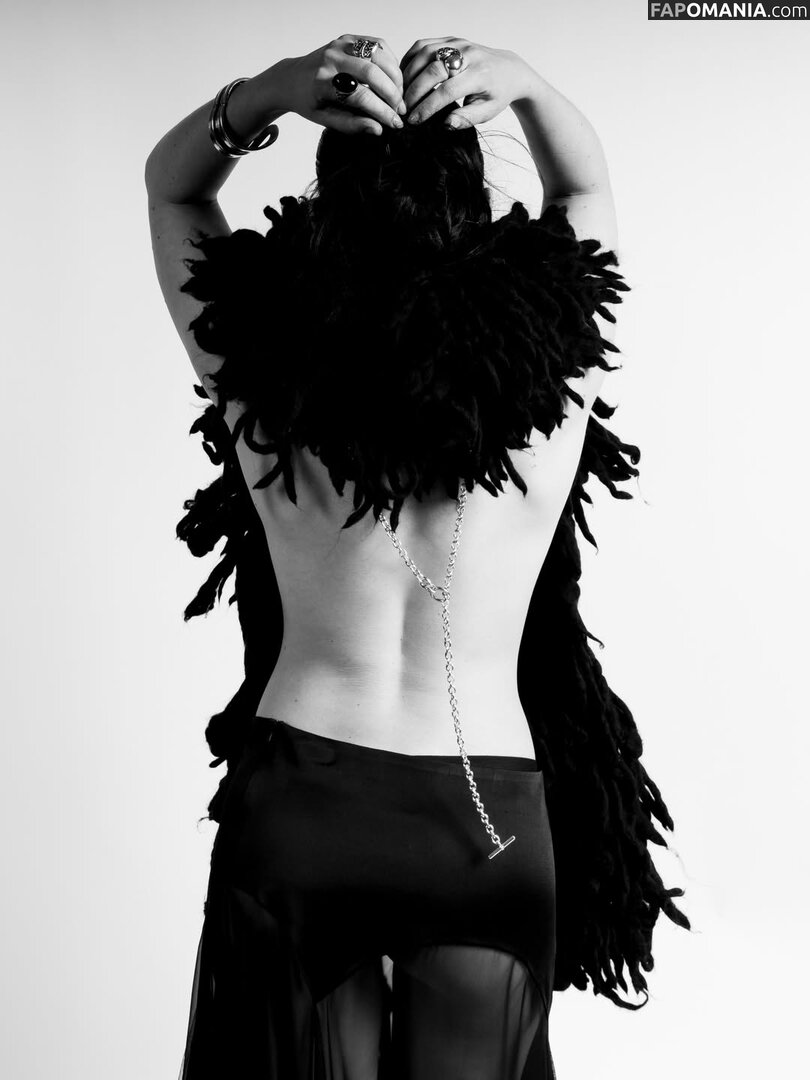 Charli XCX / charli_xcx / charlignarly / charlixcx / https: Nago OnlyFans  Przeciekłe zdjęcie #1271