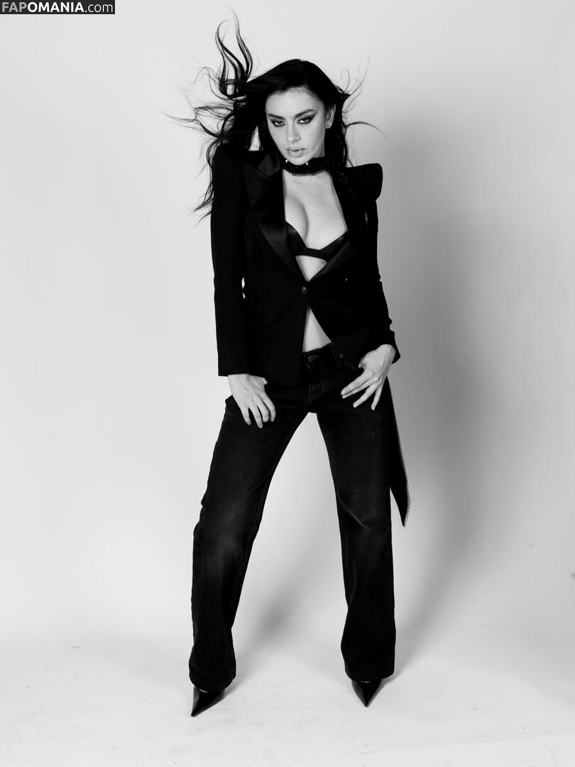 Charli XCX / charli_xcx / charlignarly / charlixcx / https: Nago OnlyFans  Przeciekłe zdjęcie #1272