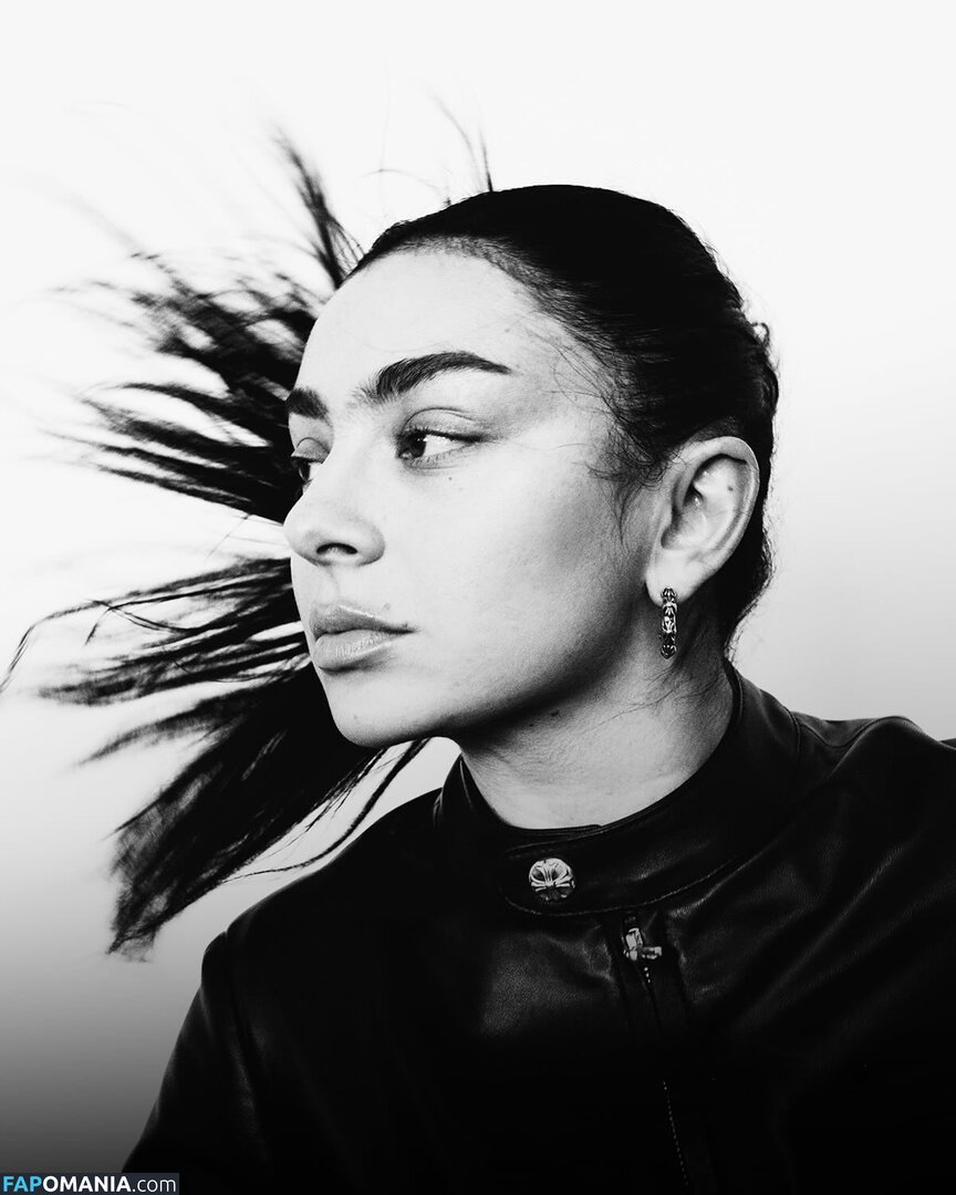 Charli XCX / charli_xcx / charlignarly / charlixcx / https: Nago OnlyFans  Przeciekłe zdjęcie #1287