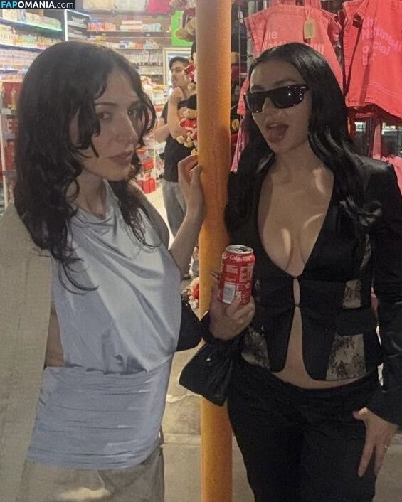 Charli XCX / charli_xcx / charlignarly / charlixcx / https: Nago OnlyFans  Przeciekłe zdjęcie #1288