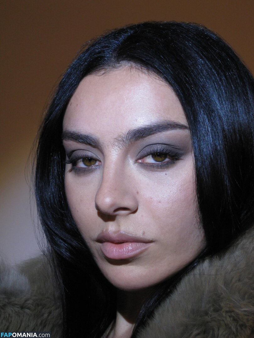 Charli XCX / charli_xcx / charlignarly / charlixcx / https: Nago OnlyFans  Przeciekłe zdjęcie #1292