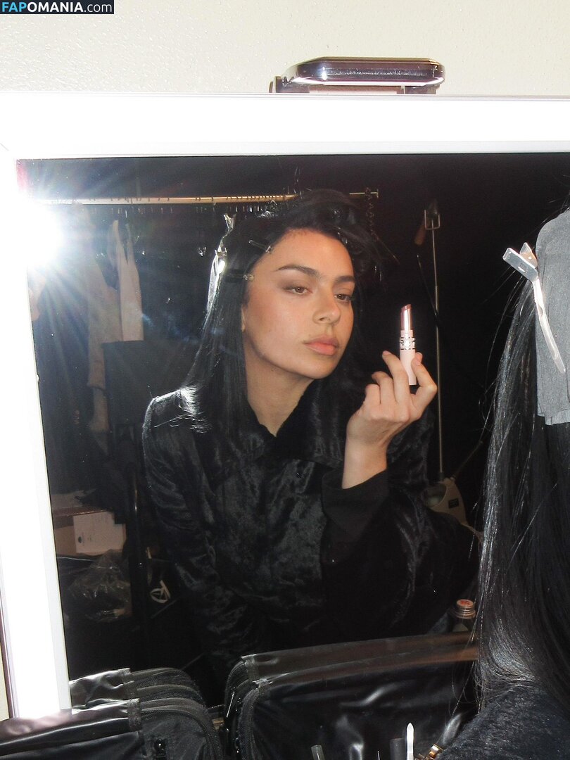 Charli XCX / charli_xcx / charlignarly / charlixcx / https: Nago OnlyFans  Przeciekłe zdjęcie #1293