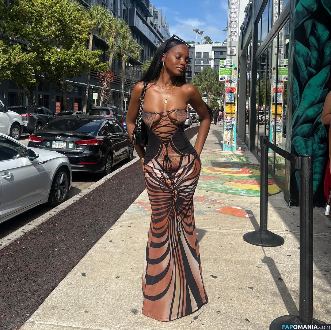 Chelley Bissainthe / _slimthin / chelley.b / itschelleyb Nago OnlyFans  Przeciekłe zdjęcie #2