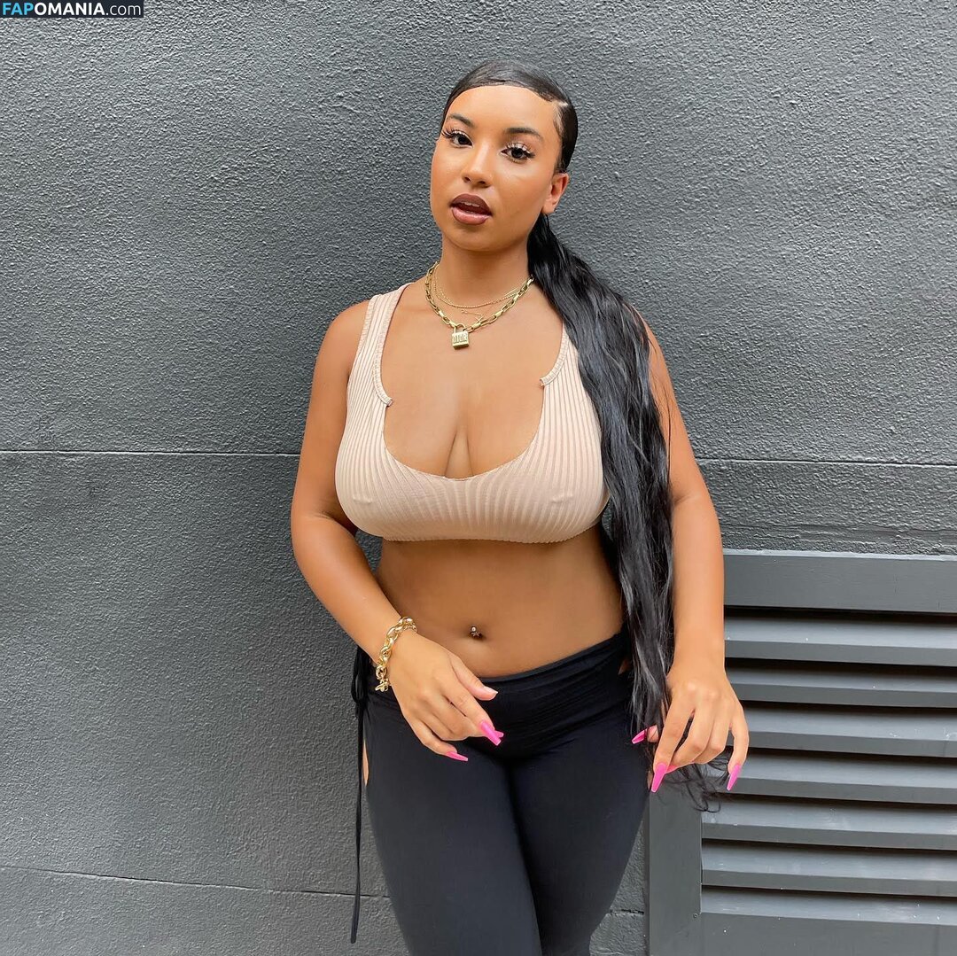 chloecvlogs / chloexchanel / https: Nago OnlyFans  Przeciekłe zdjęcie #7