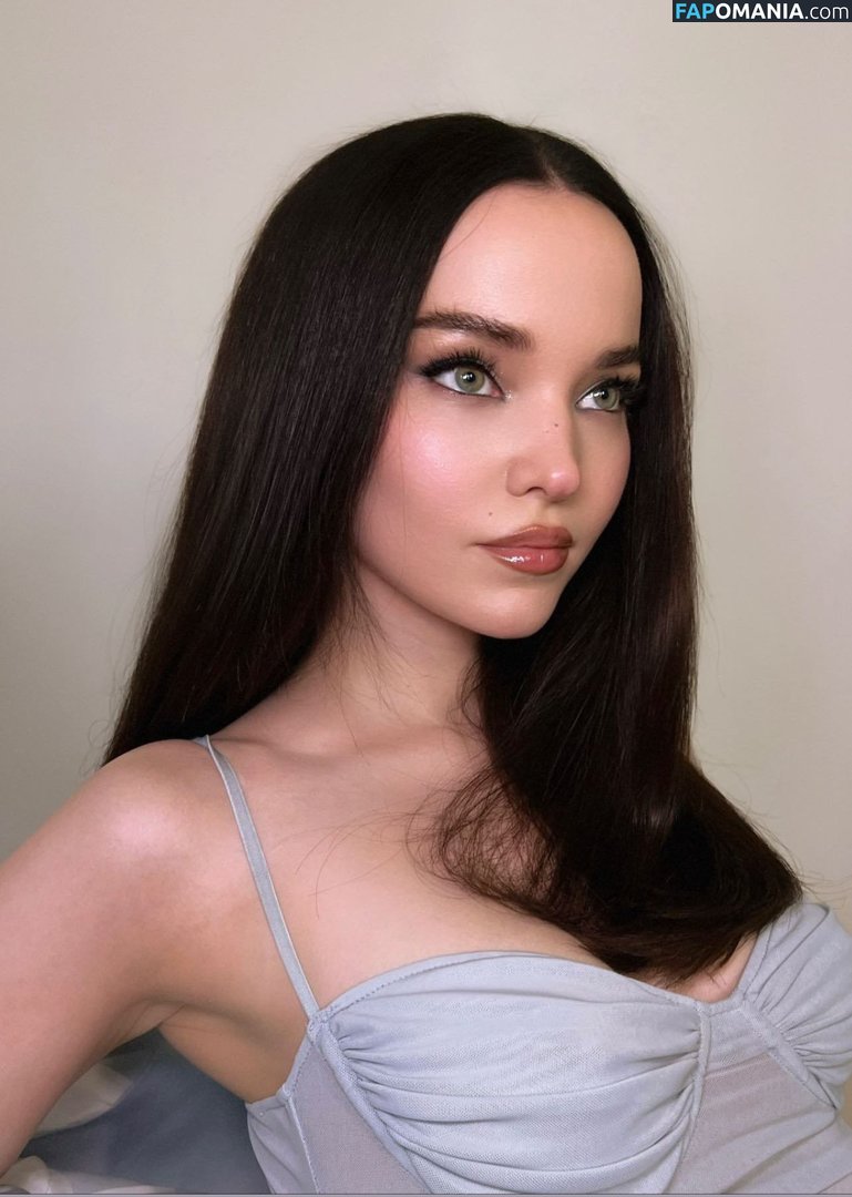 Dove Cameron Nago Przeciekłe zdjęcie #28