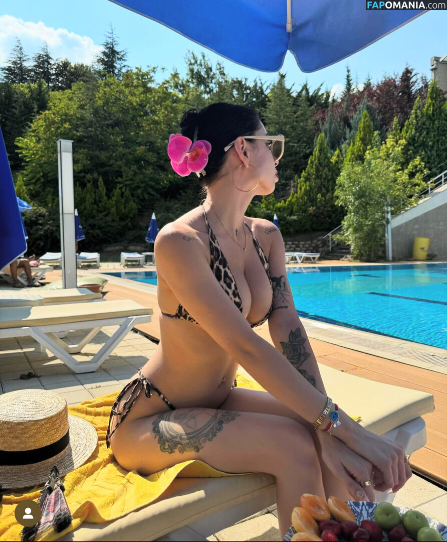 Edibe Bereket / Madamelyax Nago OnlyFans  Przeciekłe zdjęcie #6