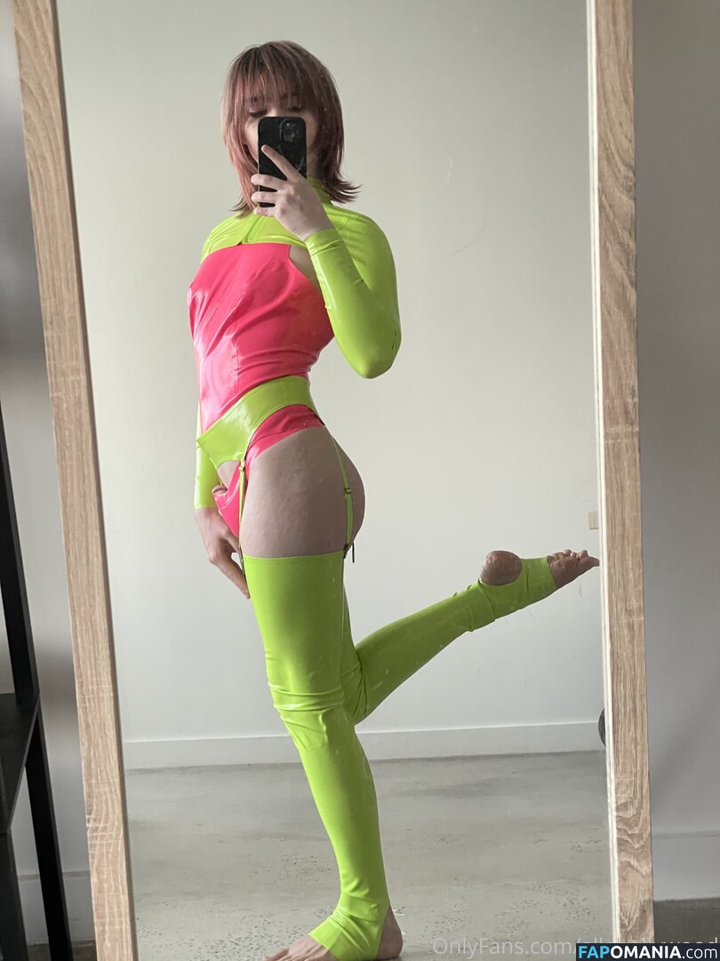 Ella Hollywood / Jean Hollywood / jeanhollywood / sodacattv / sodacatxxx Nago OnlyFans  Przeciekłe zdjęcie #2