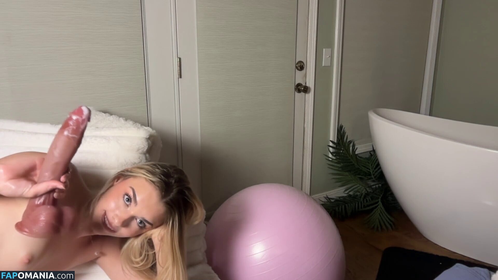 Ella Lowe / ellalowe Nago OnlyFans  Przeciekłe zdjęcie #2