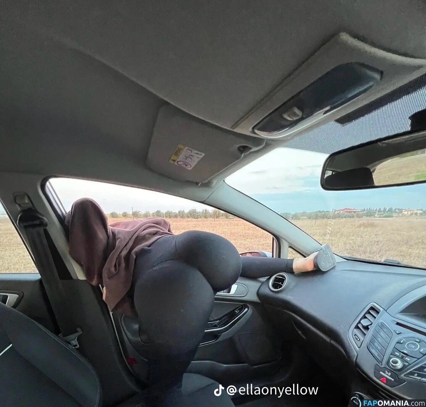 Ellaonyellow / ielleowo Nago OnlyFans  Przeciekłe zdjęcie #1