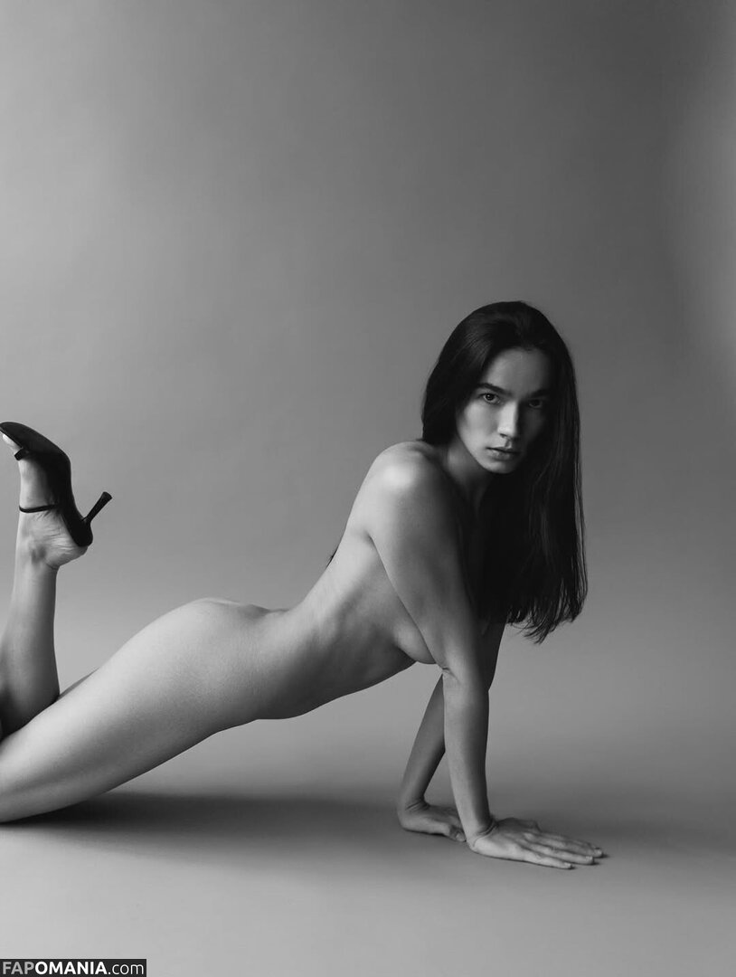 Elvina Garaeva / elyagara Nago OnlyFans  Przeciekłe zdjęcie #5