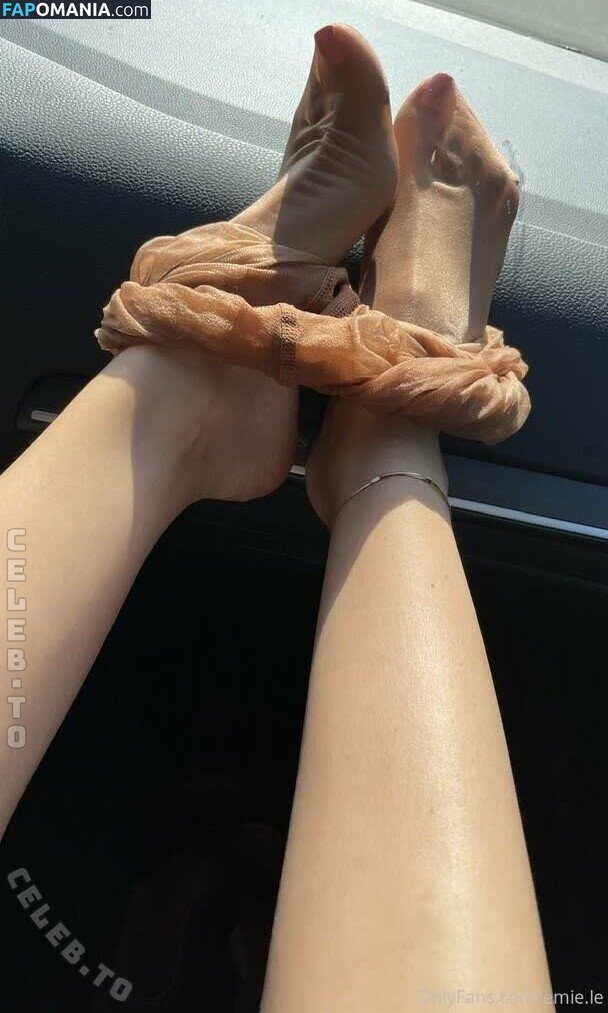 Emie.le / emie_le Nago OnlyFans  Przeciekłe zdjęcie #2