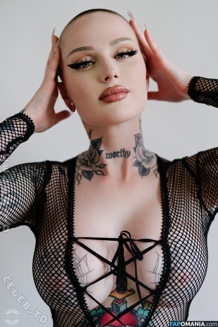 Emily Boring / embodoe / https: Nago OnlyFans  Przeciekłe zdjęcie #1