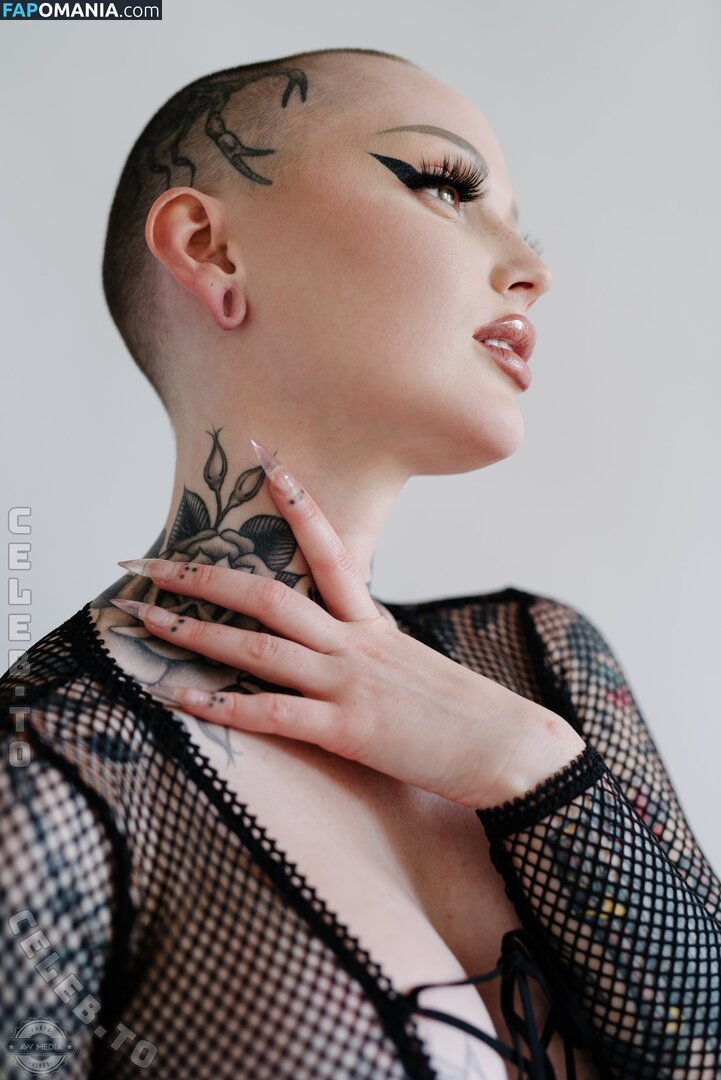 Emily Boring / embodoe / https: Nago OnlyFans  Przeciekłe zdjęcie #3