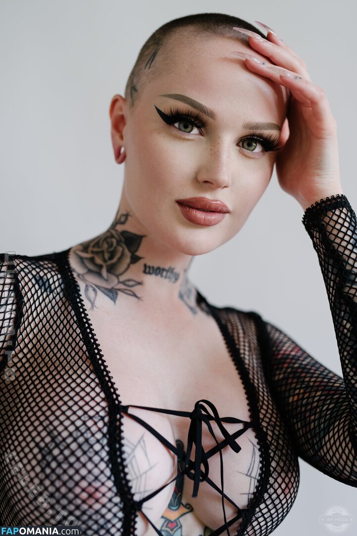 Emily Boring / embodoe / https: Nago OnlyFans  Przeciekłe zdjęcie #4
