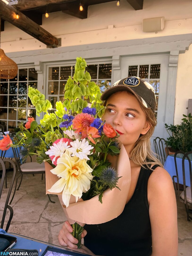 Emily Lind Nago OnlyFans  Przeciekłe zdjęcie #1