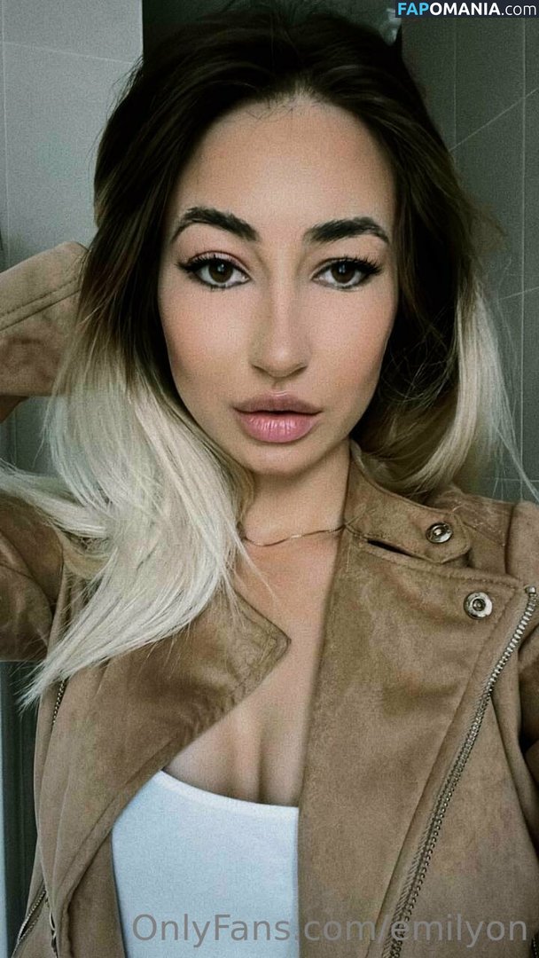 emilyon Nago OnlyFans  Przeciekłe zdjęcie #2