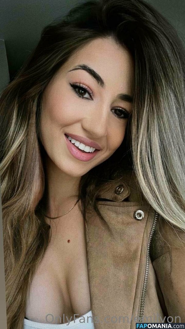 emilyon Nago OnlyFans  Przeciekłe zdjęcie #8