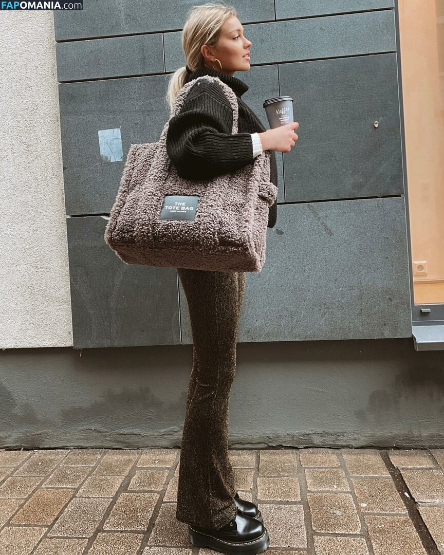 Emma / bunni.emmie / emmachamberlain / kngemma / tinywaistemma Nago OnlyFans  Przeciekłe zdjęcie #1