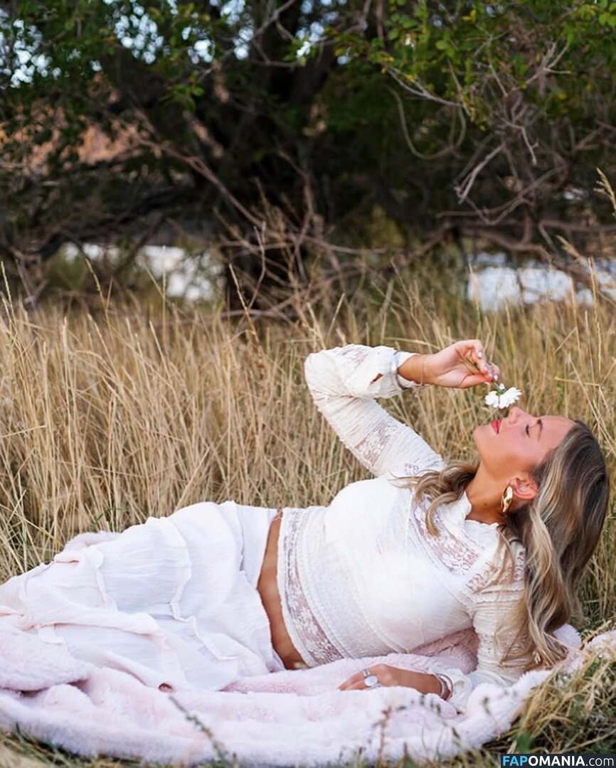 Emmi Butler / emmilaurie Nago OnlyFans  Przeciekłe zdjęcie #3