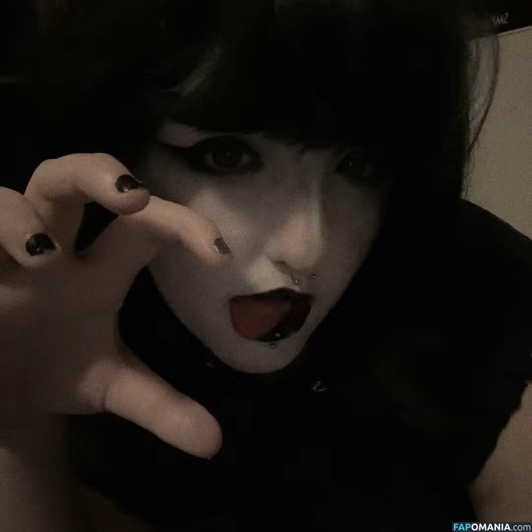 Myka / floral.and.fading._ / lets.cheers.t0.this Nago OnlyFans  Przeciekłe zdjęcie #1