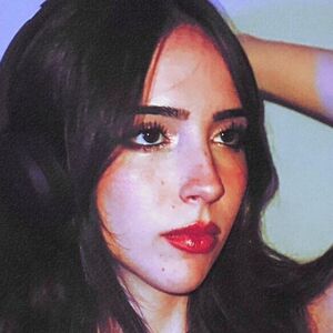 Gabriela Bee