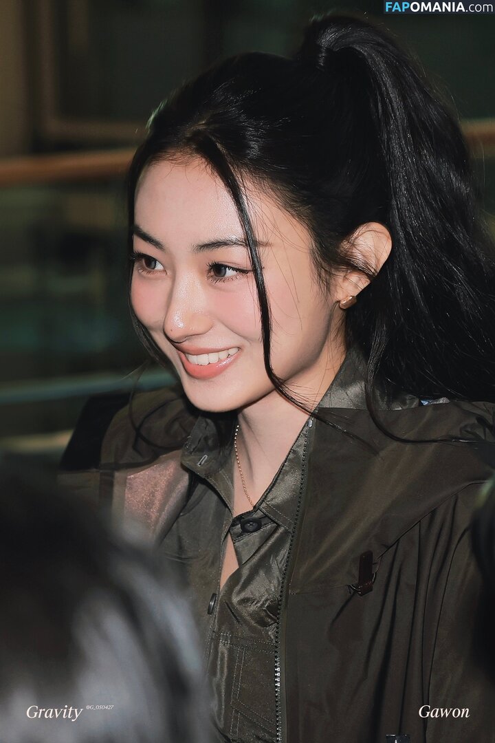 Gawon / Lee Ga-won / MEOVV_GAWON / gawon_moevv / https: / 이가원 MEOVV Nago OnlyFans  Przeciekłe zdjęcie #14