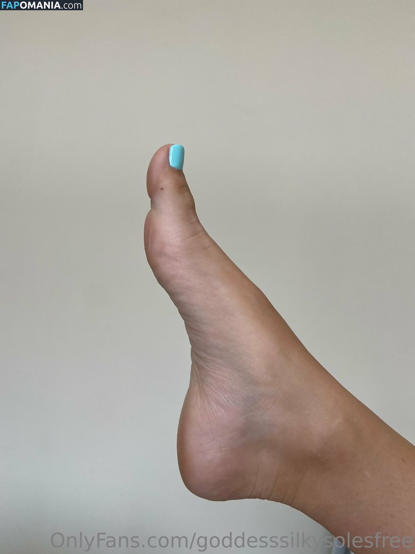 goddesssilkysolesfree / theeepursuitofselflove Nago OnlyFans  Przeciekłe zdjęcie #1