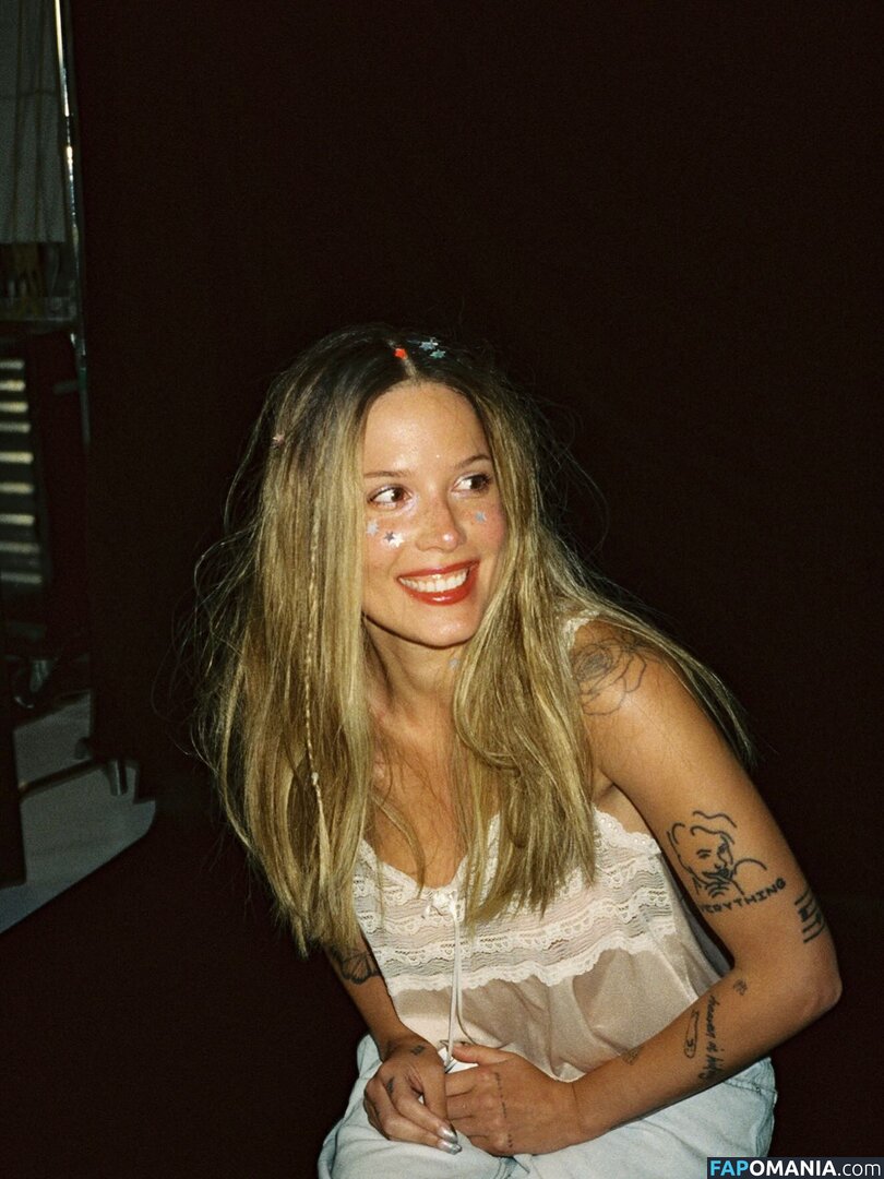 Halsey / https: / iamhalsey / yammahaaa Nago OnlyFans  Przeciekłe zdjęcie #3