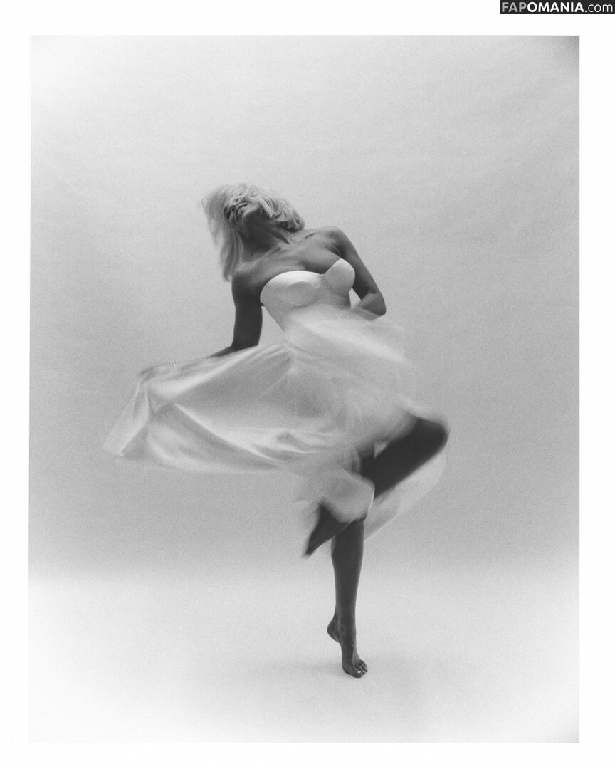 Hannah Waddingham / hannah_waddingham Nago OnlyFans  Przeciekłe zdjęcie #3